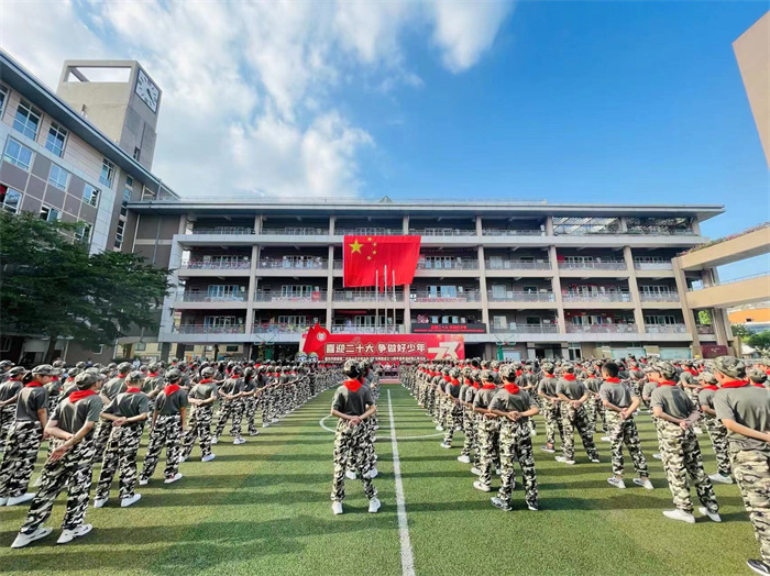 bobty体育在线校园涌动“中国红” 向祖国深情告白